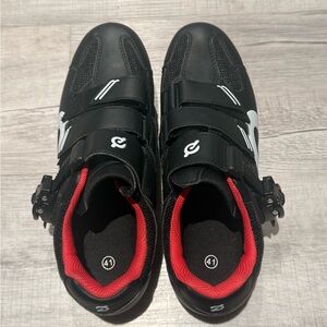 Size 43 peloton shoes, great condition in box